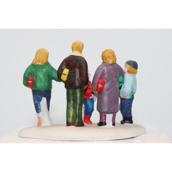 Lemax Dickensville - Gift Shopping Family - Picture 3 of 3